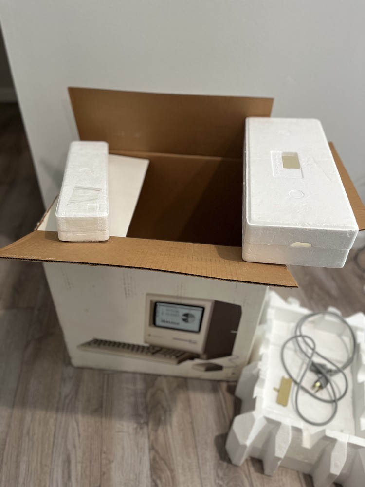 Apple Macintosh Plus 1MB M0001A Vintage Computer + Accessories. w Box
