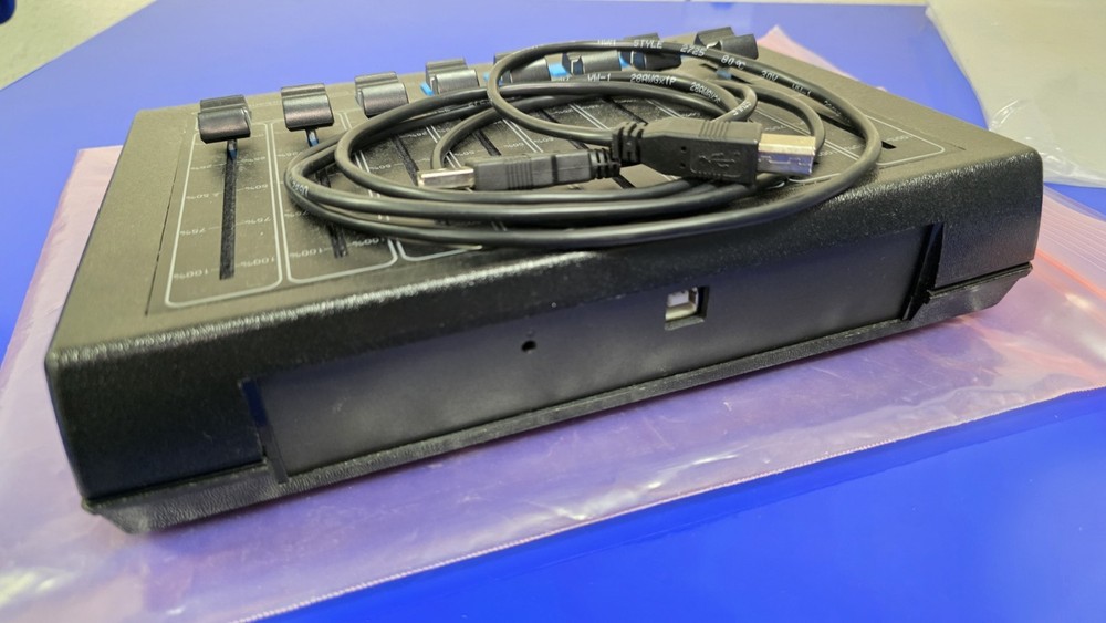 Gilderfluke USB-Slider Console