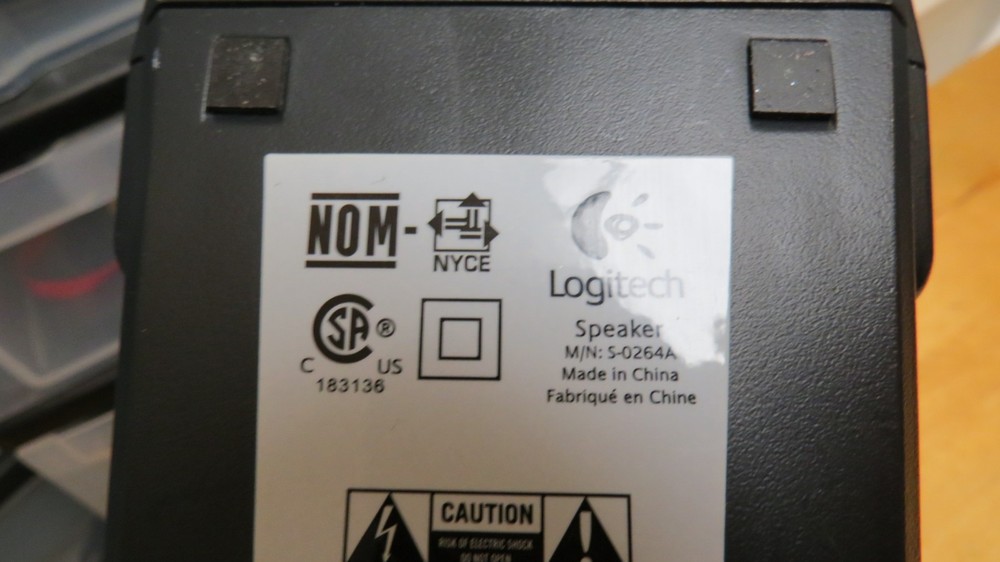 LOGITECH COMPUTER SPEAKERS SET S-0264A - GOOD CONDITION Works Good