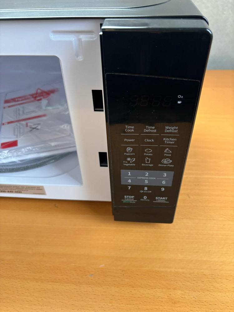 COMFEE' EM720CPL-PMB Countertop Microwave Oven