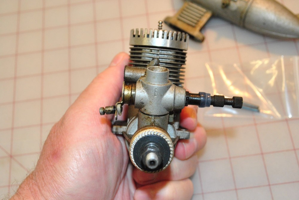 Magnum XL 40 Engine and muffler. Nice!