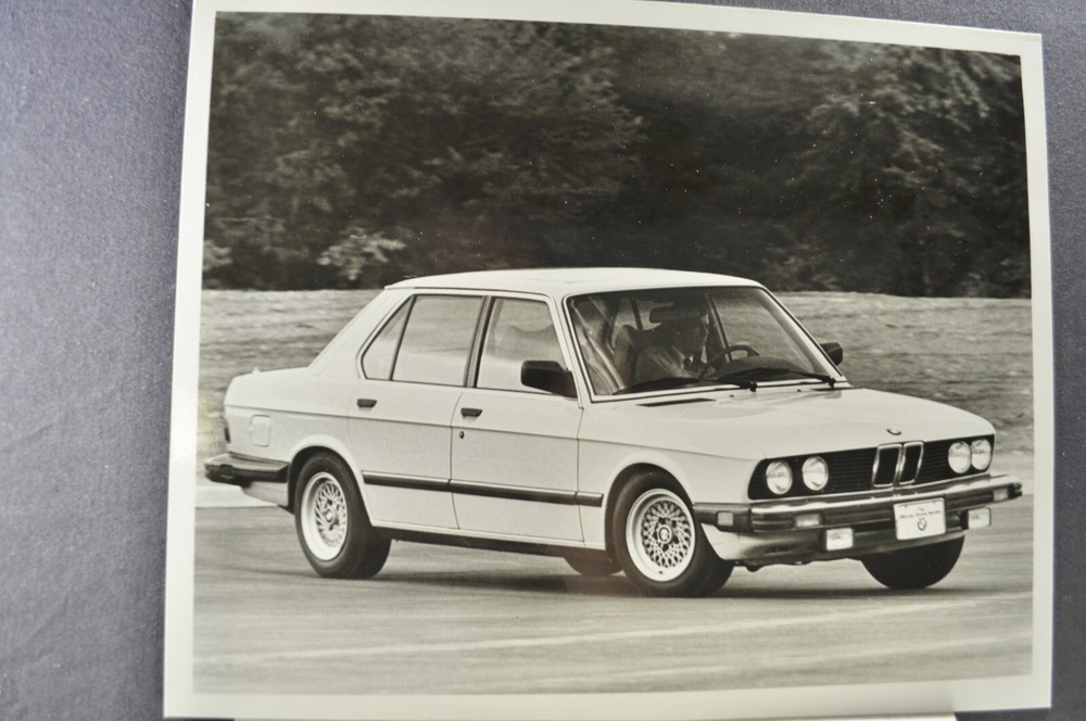 1982 BMW 528e Sedan Press Release Photo +Text Sheets Excellent Original 82