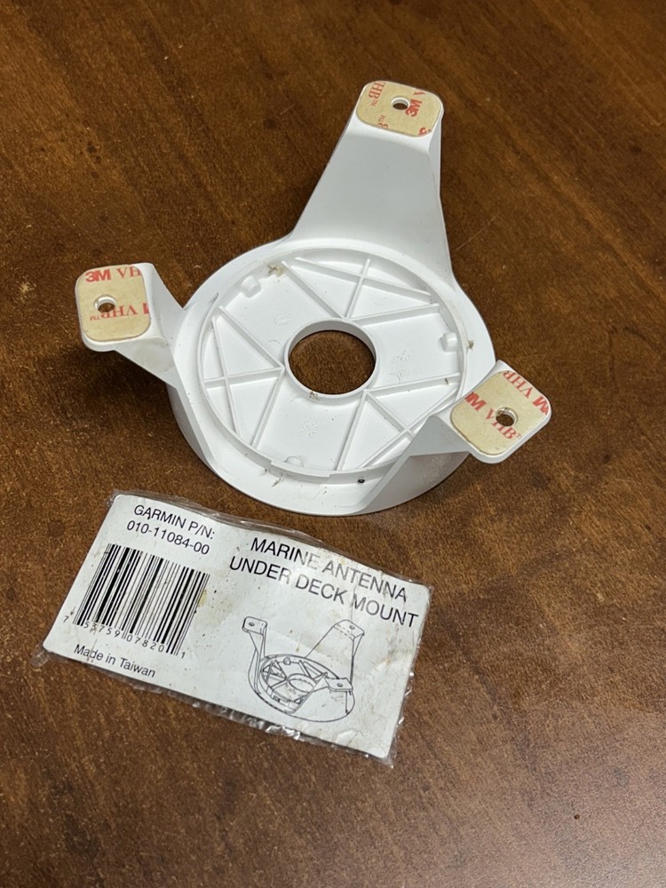 Garmin 010-11084-00 Marine Antenna Under Deck Mount - White **New**