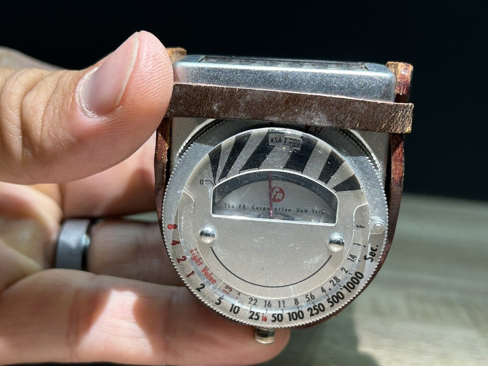 Vintage FR EM-1 Selenium Light Meter w & Leather Case