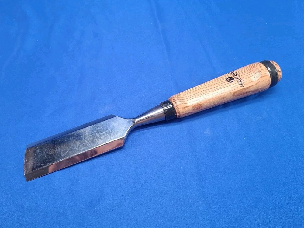 Mifer 1 1/2" Bevel Edge Socket Chisel (edge needs some TLC)