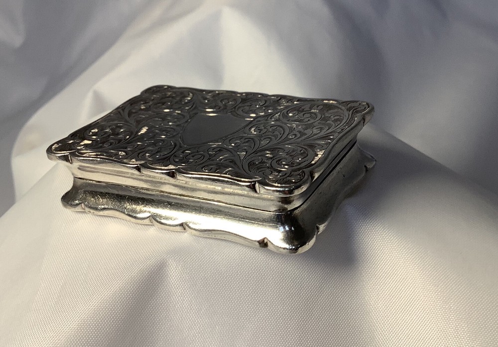 ANTIQUE VICTORIAN HM SILVER ENGRAVED ‘ROBERT CHANDLER’ SNUFF BOX 1912