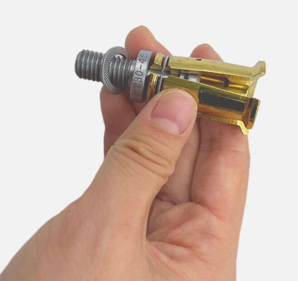 1x BT30 4 Petal Clamp Pull Claw Tool CNC Spindle 45 Degree Outer Screw Pull Part