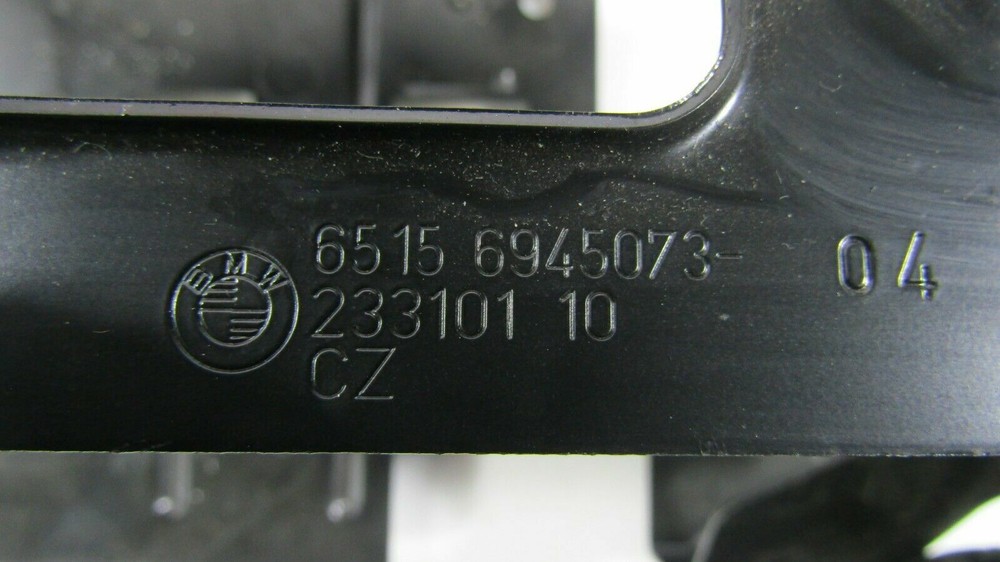 BMW oem Bracket CD-changer Halter CD-Wechsler 6945073 E90 E92