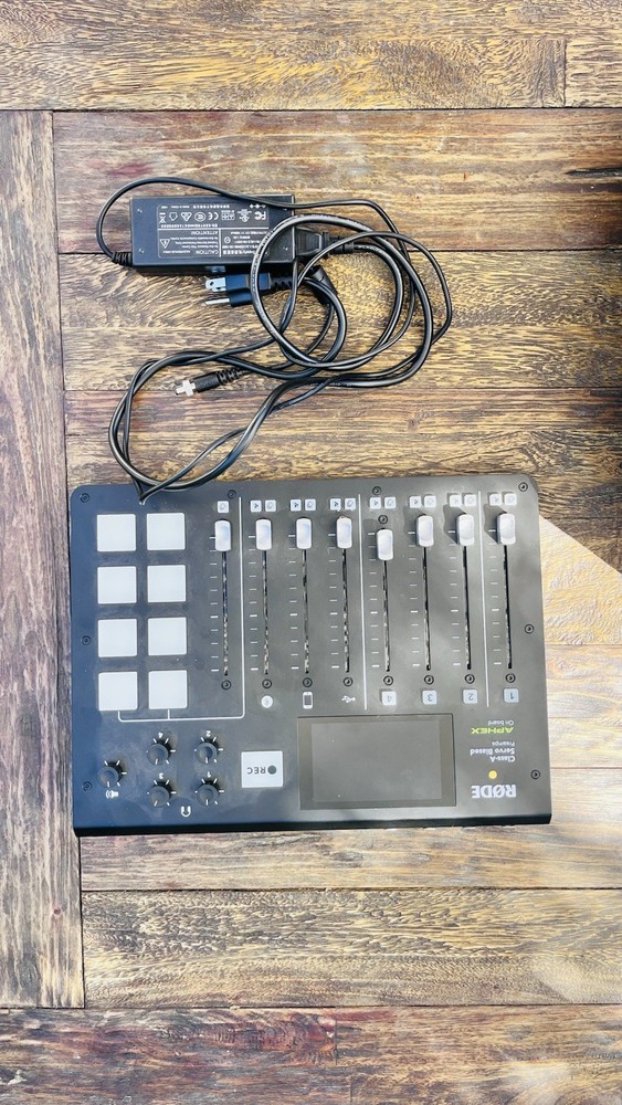 RODE RODECASTER PRO (with Accessories)
