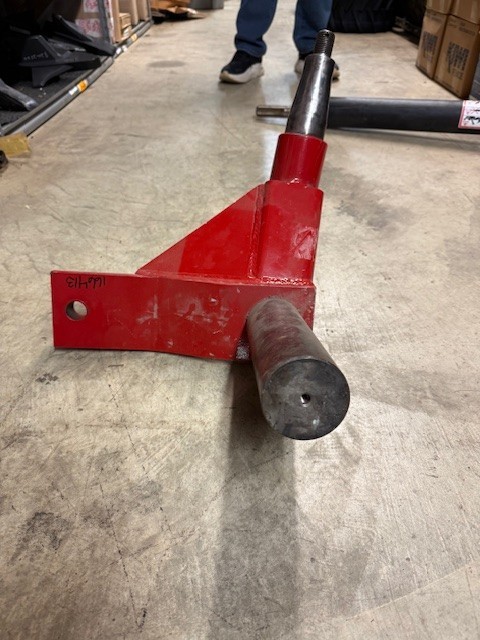 GEHL FORAGE WAGON LH FRONT SPINDLE