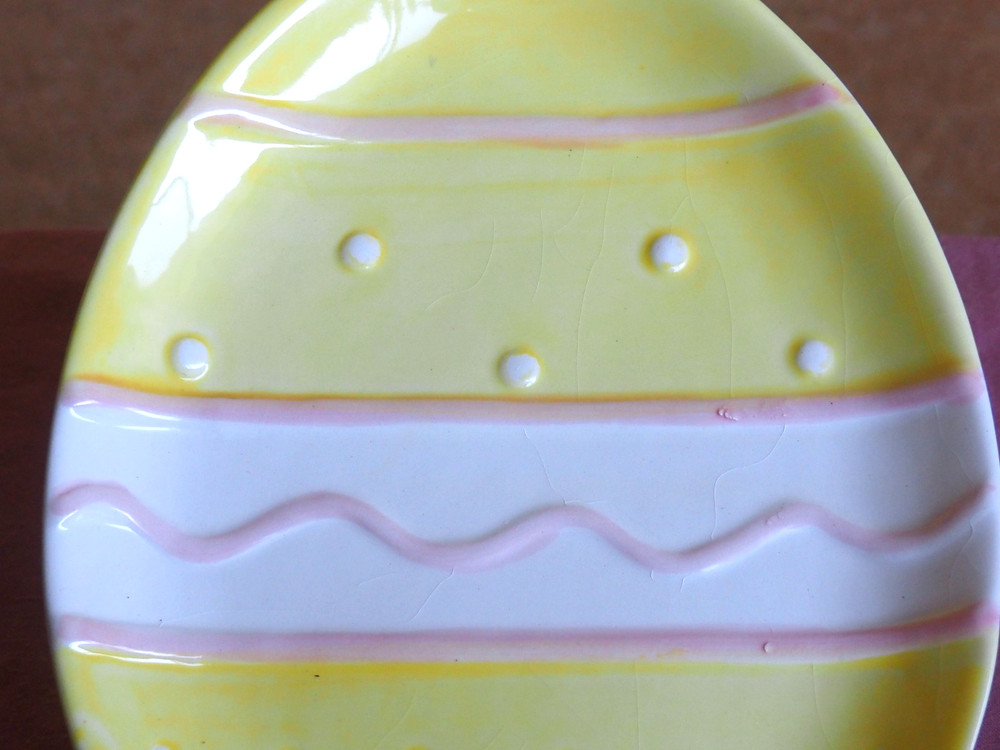 Pair of Easter Egg Shaped Dish’s / Ceramic Egg Shaped Snack Plates