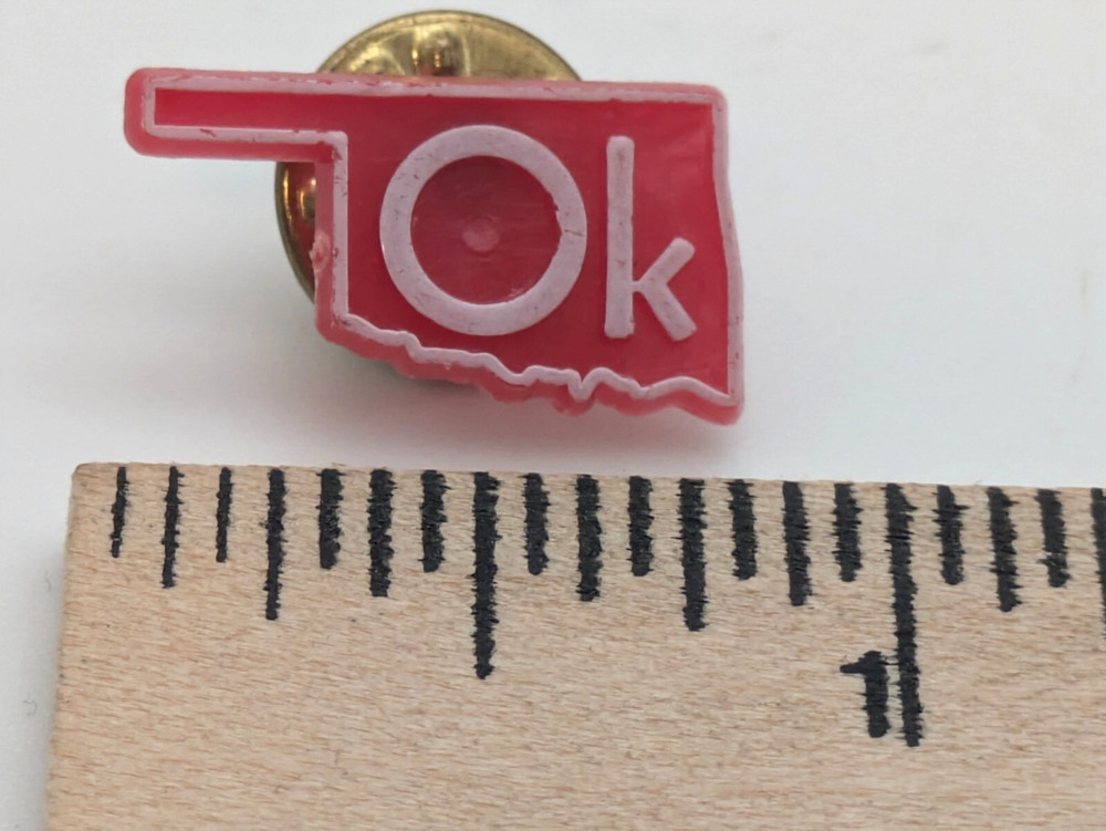 OKLAHOMA State Lapel Pin Souvenir Plastic Red