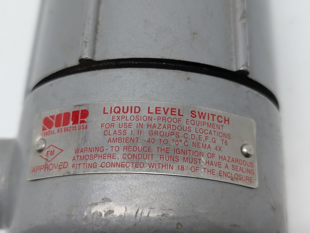 SOR 701K1-U-P7-C-FM Liquid Level Switch (USED).