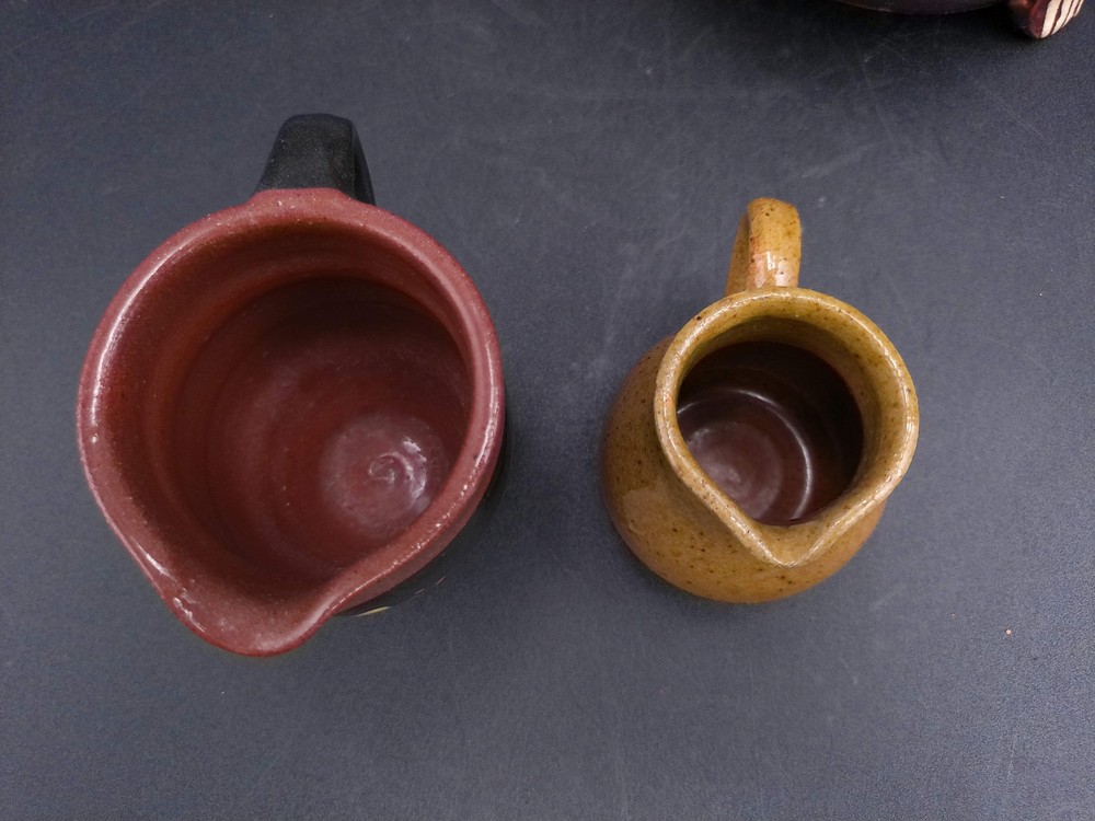 Bowl Pot With Lid Unique Design Pattern and 2 pitchers Vintage