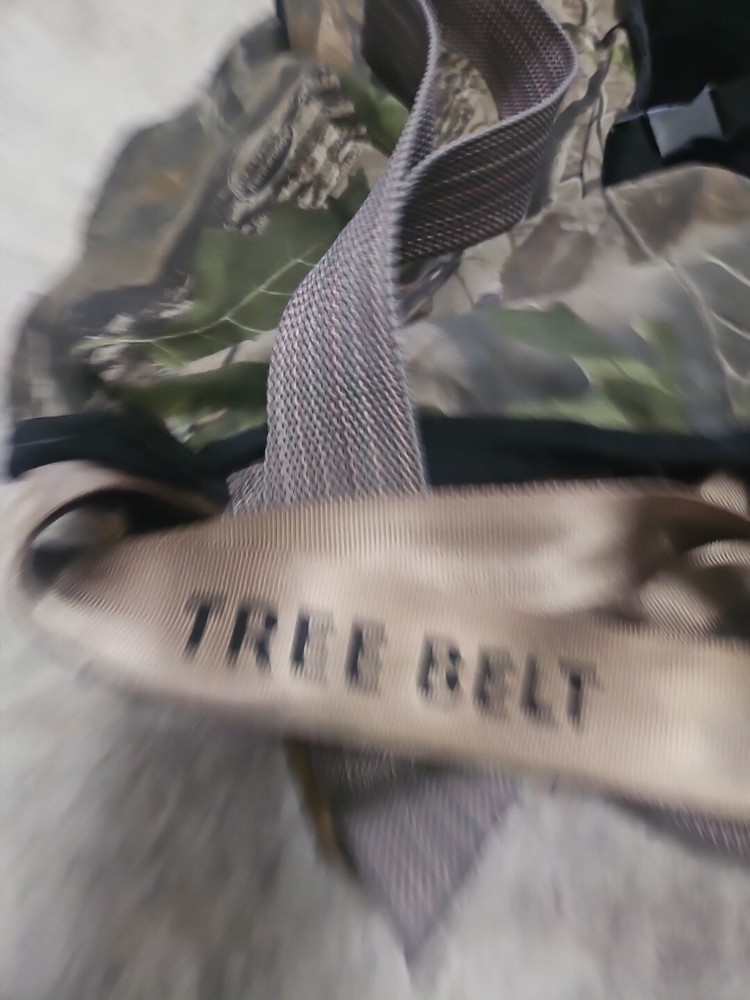 Realtree Hardwood Tree Harness Hunting