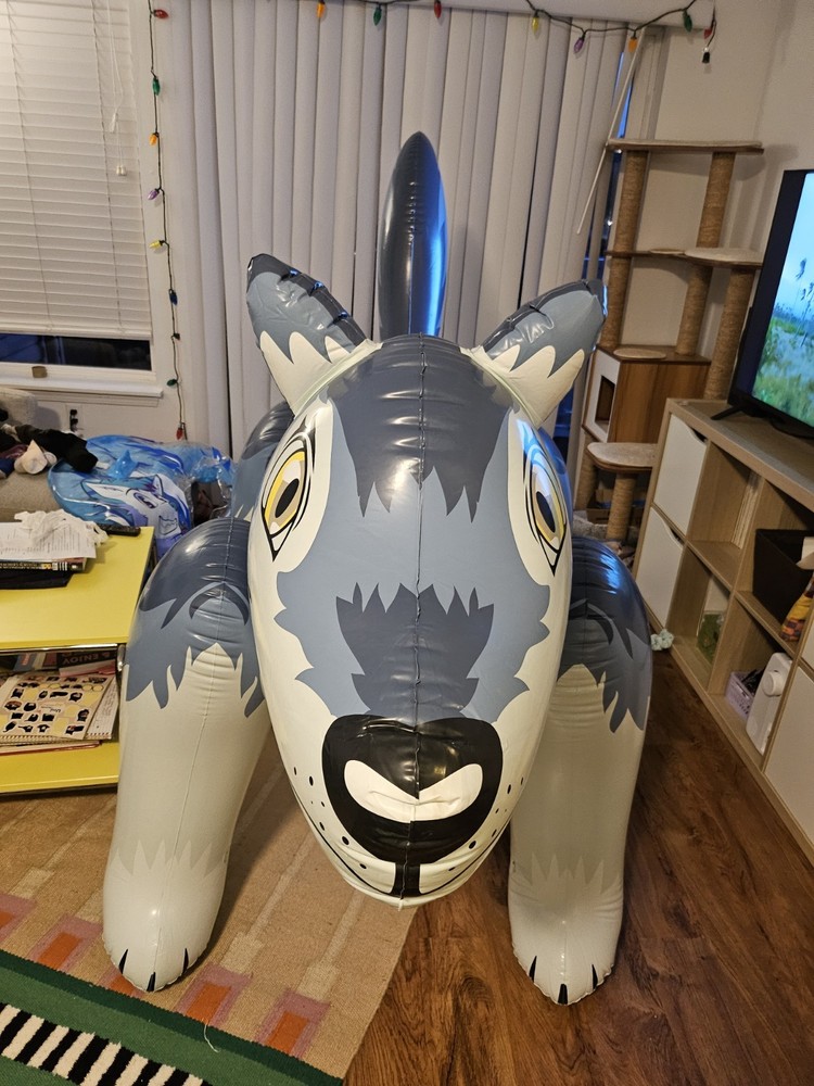 IW Inflatable World Wolf Shiny