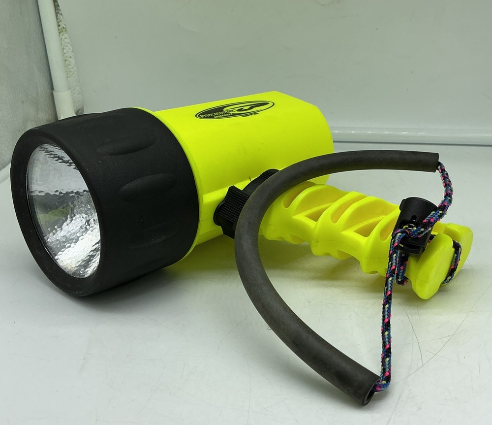 princeton tech shockwave underwater flashlight - Preloved - FREE SHIPPING