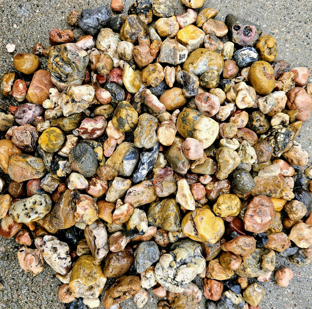 Bubblegum Agate Rough (as found). Rarely offered. 2 lb. lot. Random pull.