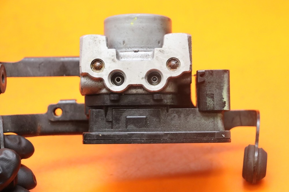 2013-2017 TRIUMPH DAYTONA 675 OEM ABS PUMP UNIT MODULE