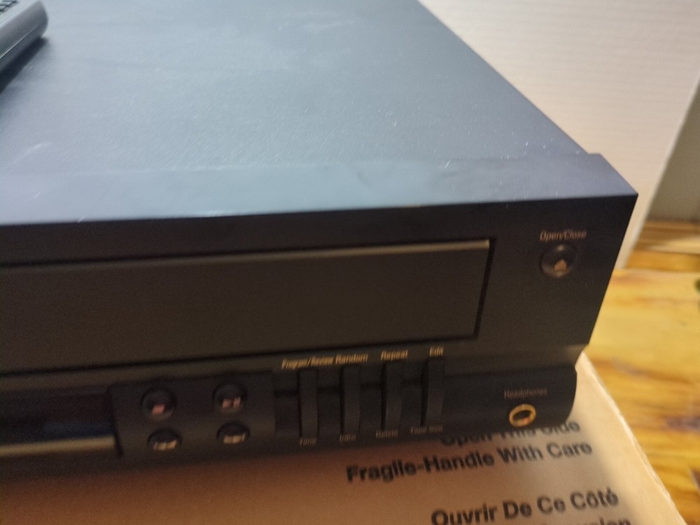 Harman Kardon FL 8300 5 Disc Changer CD Player W/ Remote & Box. Tested