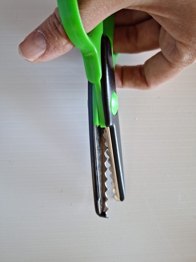 Fiskars Paper Edgers Dragonback