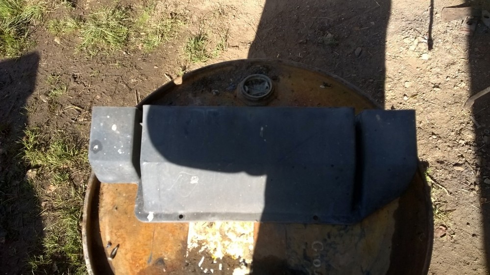 FRONT CAB TRIM FAN DUCTING - REMOVED FROM FORD 75-E-