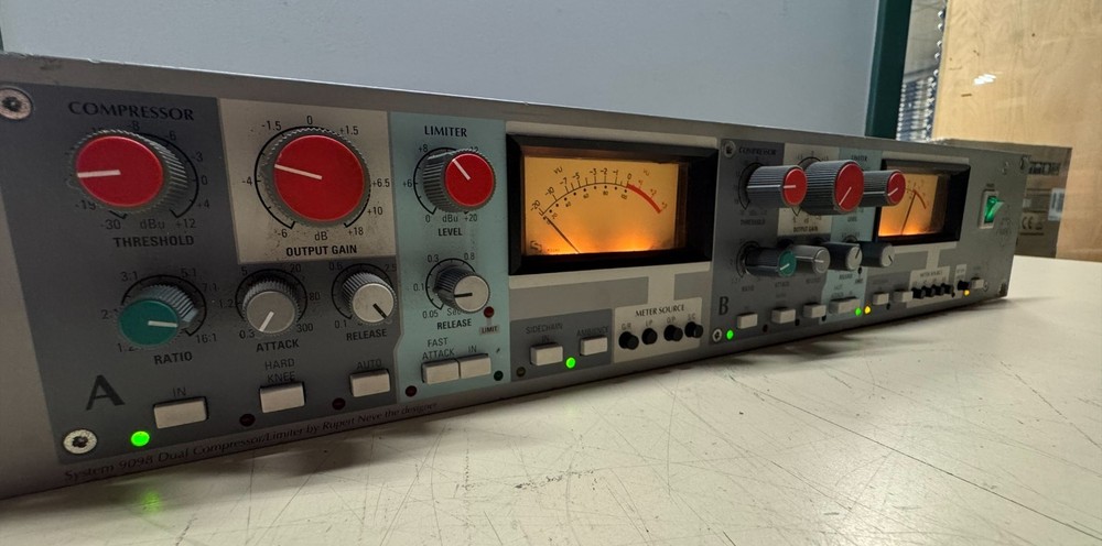 Amek System 9098 Dual Compressor/Limiter by Rupert Neve