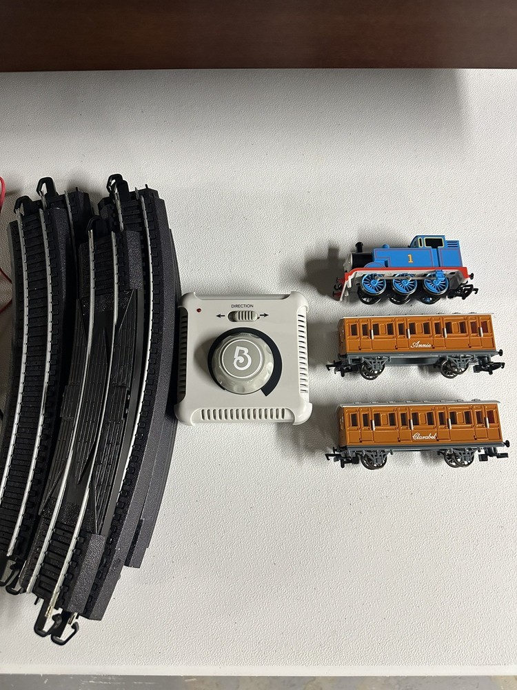 Bachmann HO Scale Thomas & Friends Thomas With Annie & Clarabel Set