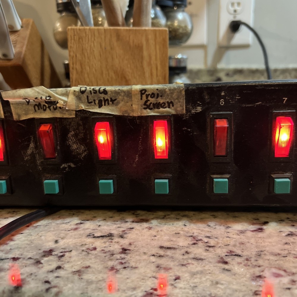 Superb Source Model pc 3 powers on 2 lights don’t turn on