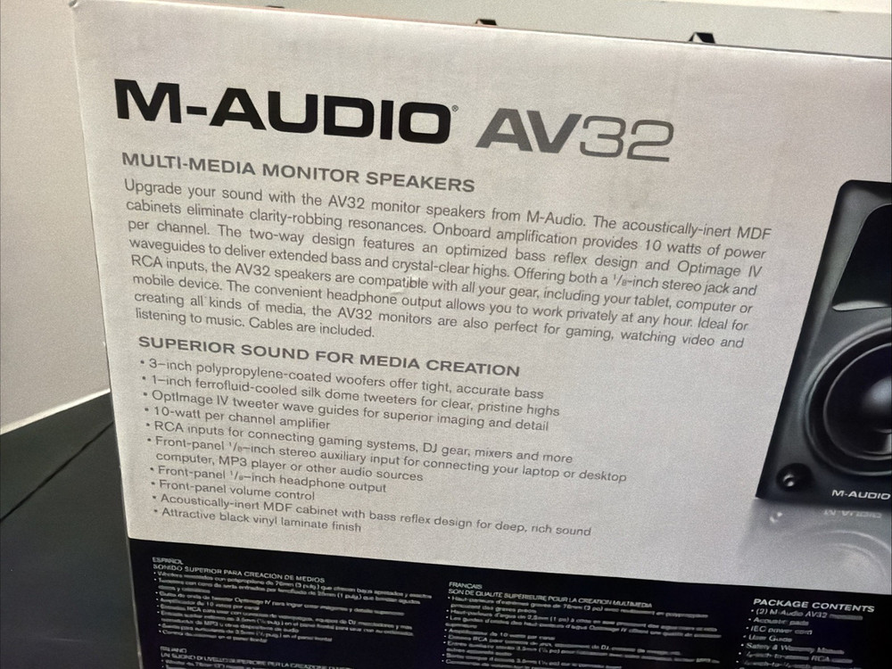 M-Audio AV32 Studio Monitors with Cables