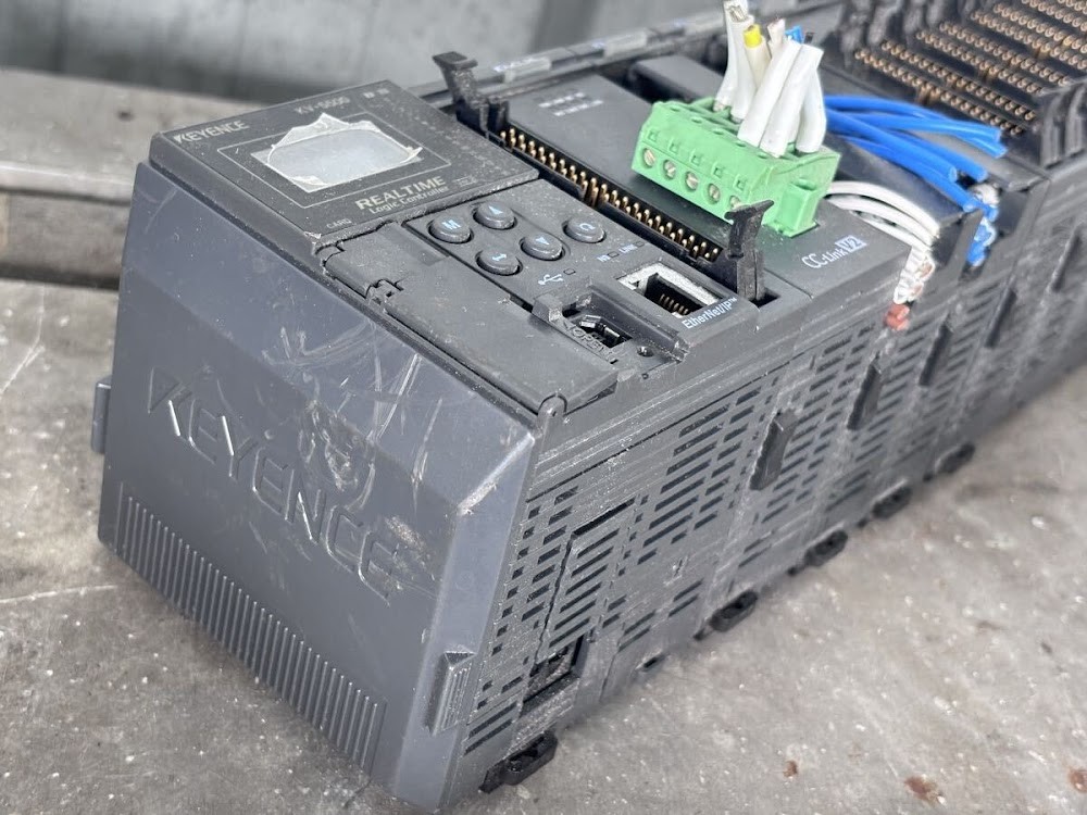 KEYENCE KV-5500 PLC Programmable Controller & Modules KV-B16XC KV-C64XC USED