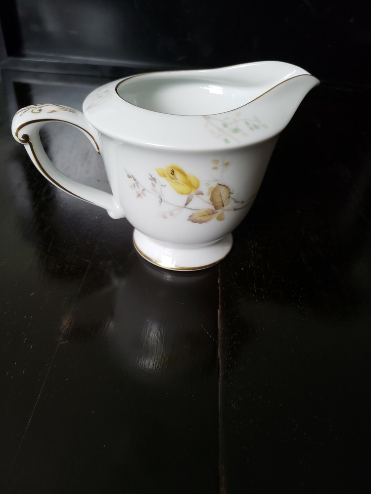 CHALLIS SANGO FINE CHINA JAPAN CREAMER 5 3/4" DIAMETER.