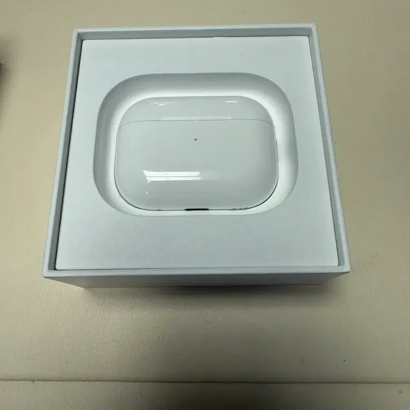 Apple AirPods Pro 2nd Gen Full Package Pre-Owned
