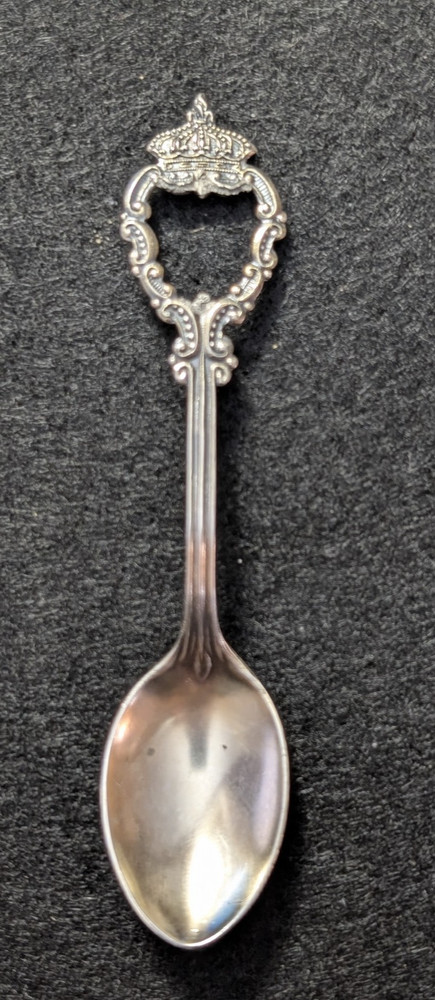 Antique sterling silver commemorative spoon marked RD 1903 8.58g
