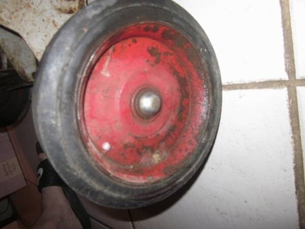 ANTIQUE VINTAGE HUFFY BICYCLE IRON TRAINING WHEELS