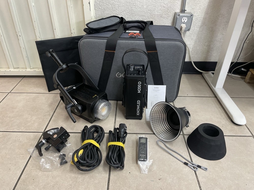 Godox KNOWLED M200D Daylight LED Photography Light