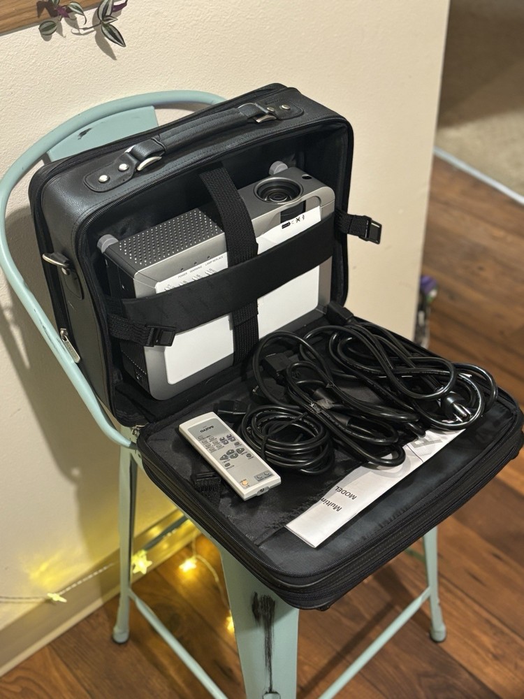 Sanyo Multimedia Projector Model PLC-XU73 W/ Case