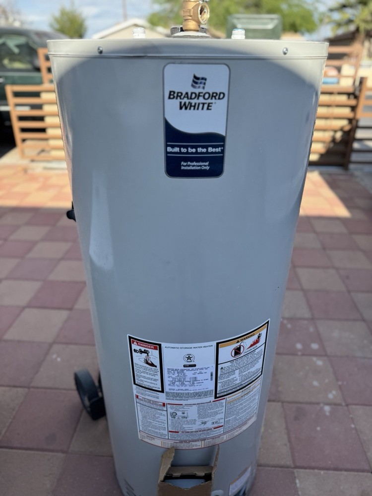 New 50 Gallon Bradford White Water Heater Gas Rg359T6N-394