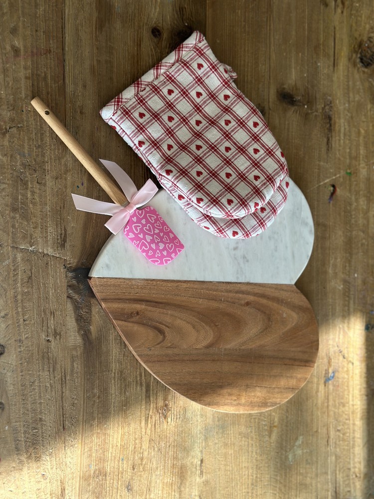 Assorted gift kit with different brands. Perfect for differente occasions.