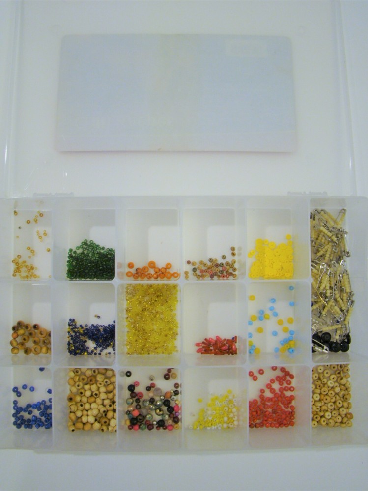 UNIEK: Plastic 17 Compartment Storage Container - Includes assorted beads plus