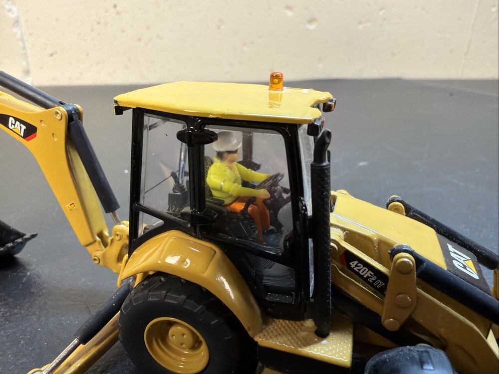 Diecast Masters 1:50 420F2 Backhoe Loader & Tin CLEAN