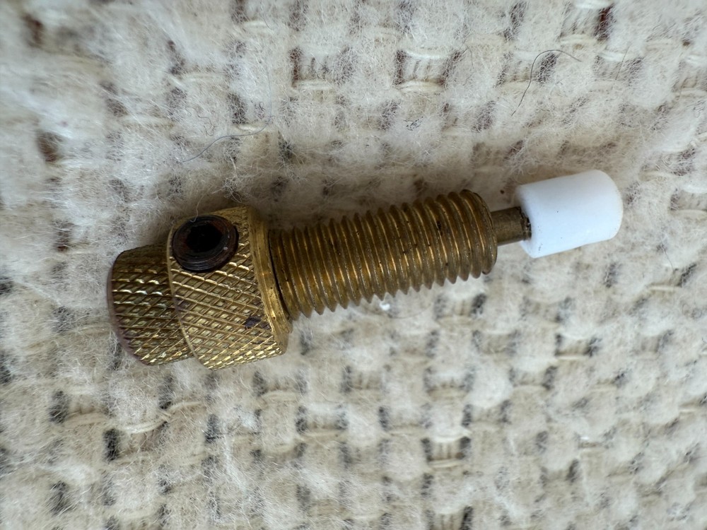 Pressure Plunger Archery Rest