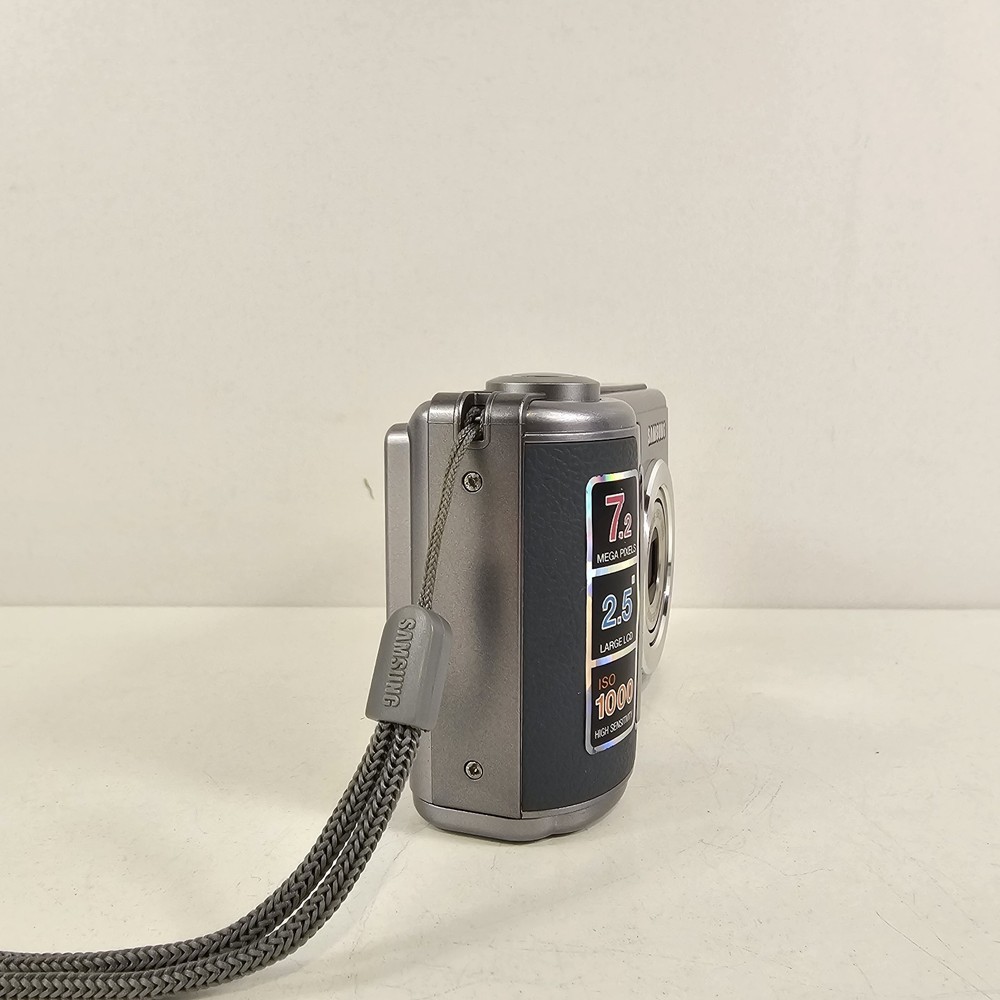 Samsung Digimax D73 7.2MP Compact Digital Camera - Silver