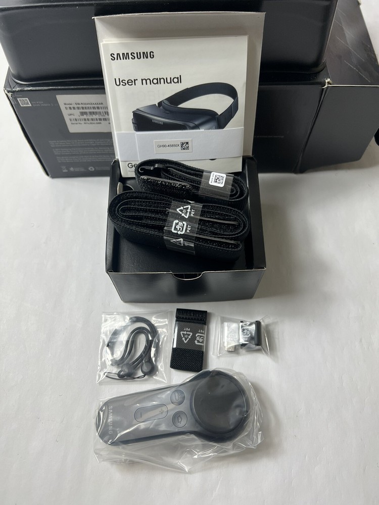 Samsung Gear VR Powered By Oculus Virtual Headset W/Controller SM-R324 Complete