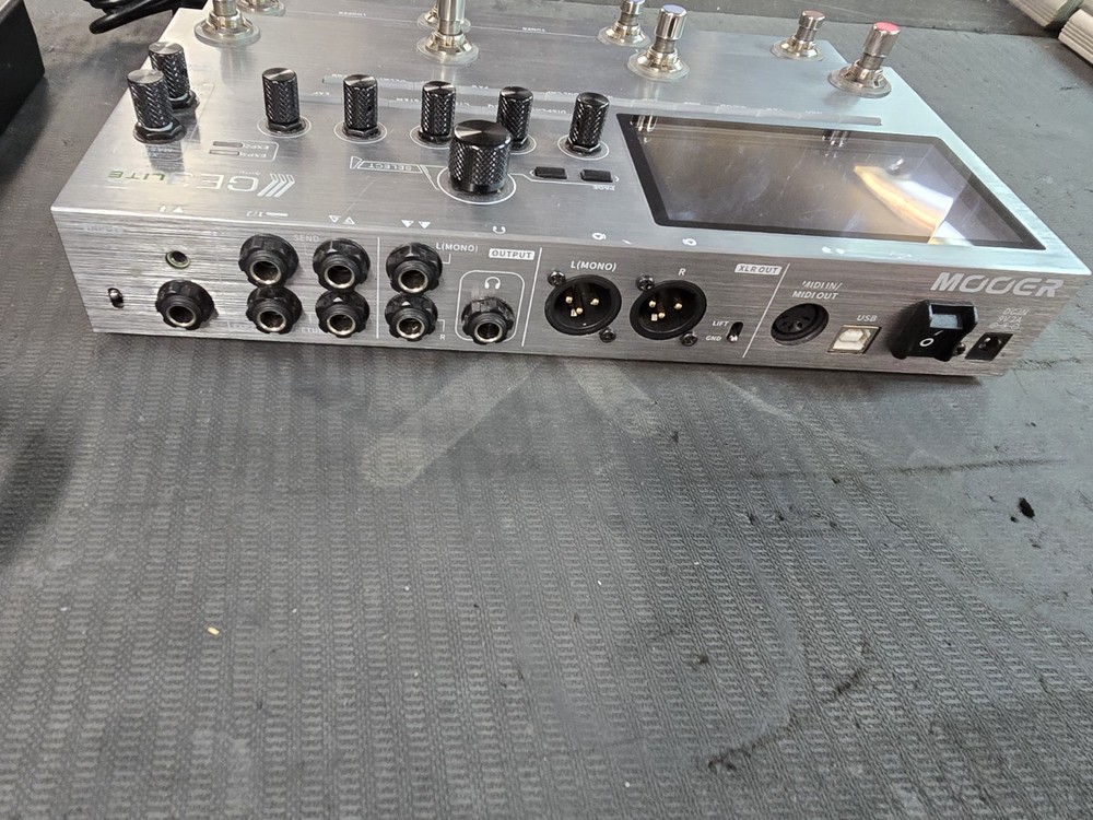 Mooer GE300 LITE Multi-Effects Processor Effects Pedal Tested & Works