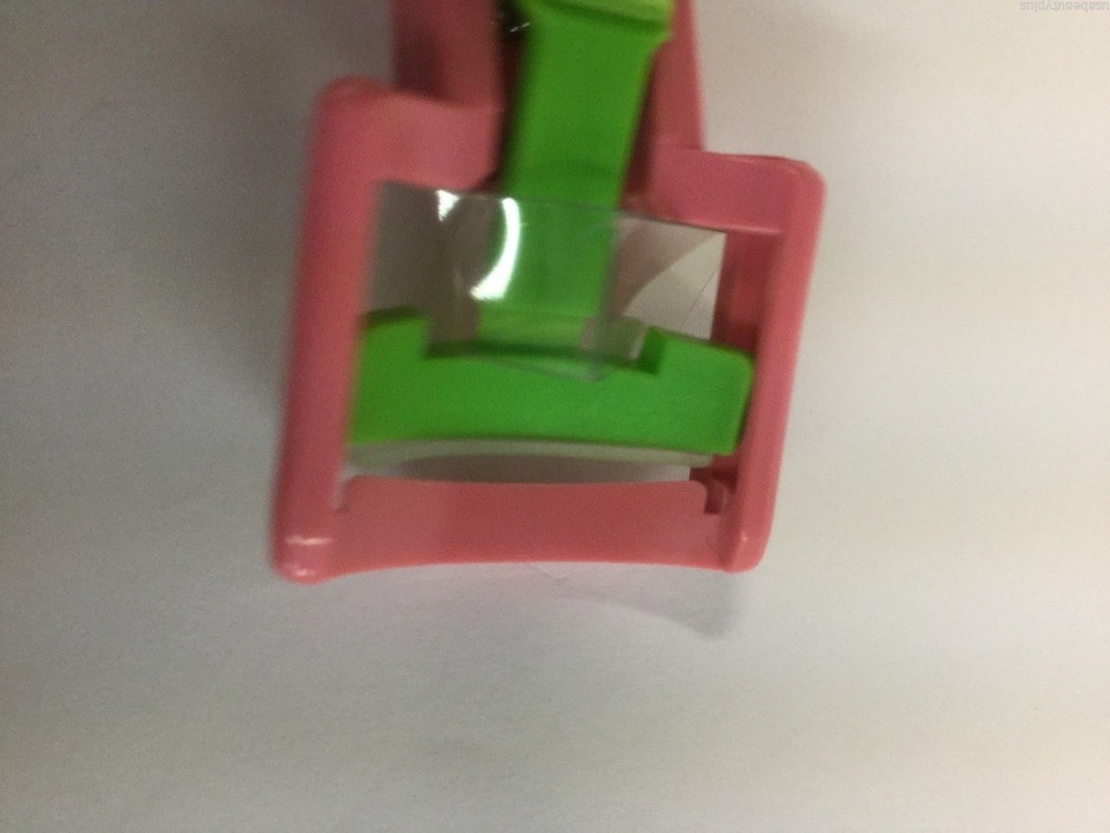 Maybelline Plastic Eyelash Curler - Pink - NEW.