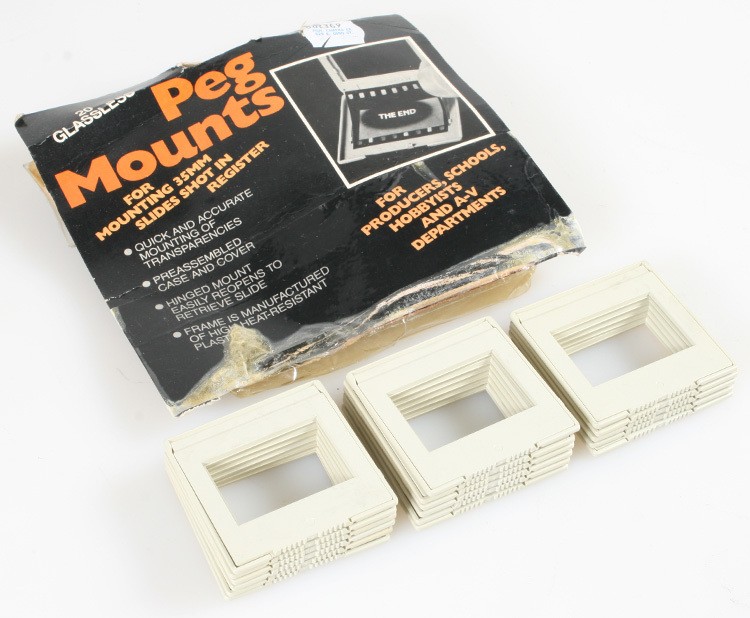 17 GLASSLESS PEG SLIDE MOUNTS