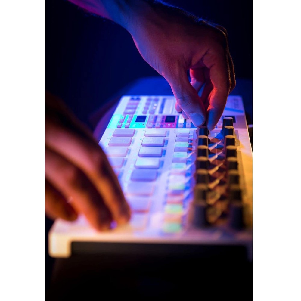 Arturia BeatStep Pro MIDI USB Analog Digital Drum Controller Sequencer