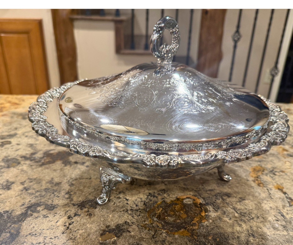 BEAUTIFUL ORNATE ONEIDA SILVER PLATE COVERED SERVING DISH WITH LID