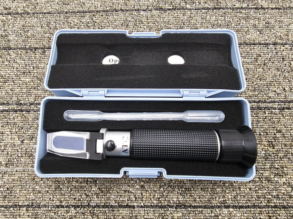 AUTOUTLET Salinity Refractometer Automatic Temperature Compensation TL277